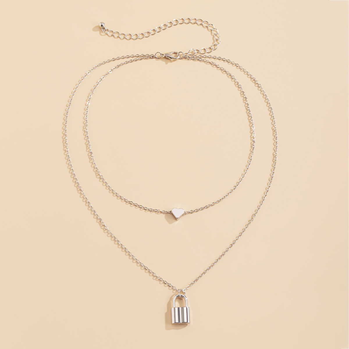 Simple heart-shaped lock double-layer collarbone chain, elegant metal fine chain necklace, women's European and American cross-border snow soft jewelry details Picture