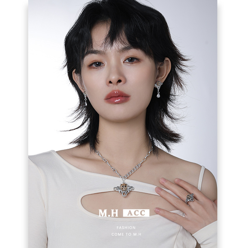 Personalized and creative skull earrings with a niche and high-end feel, European and American ins style collarbone chain, unique hip-hop style necklace for women Specification drawing