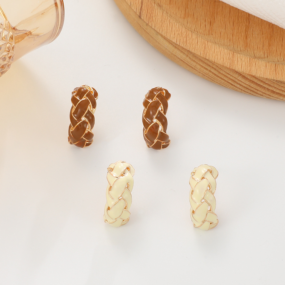 Retro oil-drip braid earrings, European and American Instagram fashion niche design geometric C-shaped earrings, trendy earrings for Internet celebrities Specification drawing