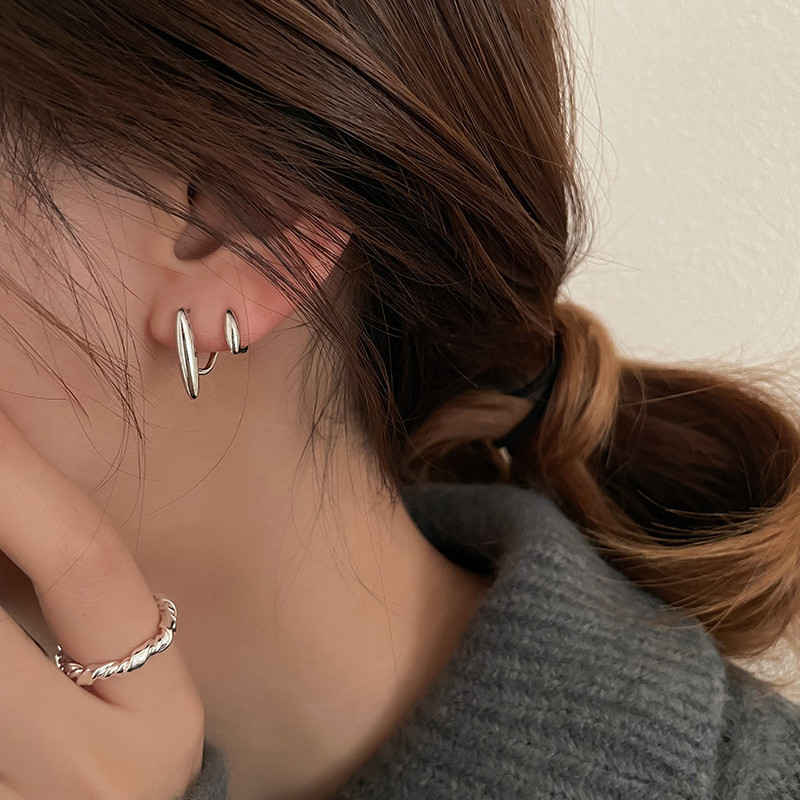 Light luxury and high-end metal teardrop stud earrings for women, a new style of trendy Korean earrings with a cold and elegant style in 2025 Application Scenario