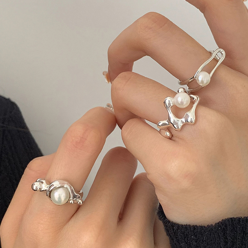 Irregularly lined pearl ring ins2022 new niche design, high-end retro index finger ring full figure