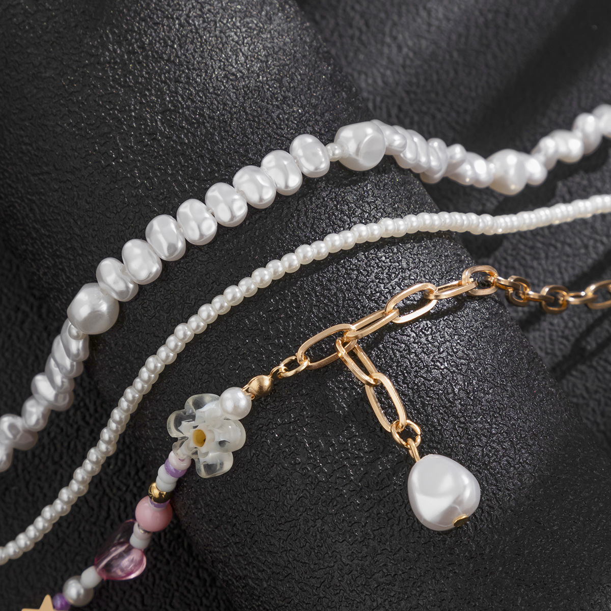 Imitation pearl woven retro versatile flower collarbone chain, European and American niche spliced chain acrylic heart necklace Application Scenario