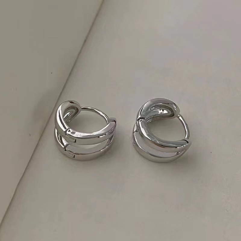 In 2025, the simple and versatile double-layer plain ear loops are in an ins trend, with a cool and unique style. They are high-end and elegant earrings Application Scenario