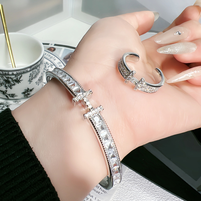 The letter "H" full diamond, fashionable and elegant, niche design, light luxury bracelet ring set, women's high-end, cold style ring Specification drawing