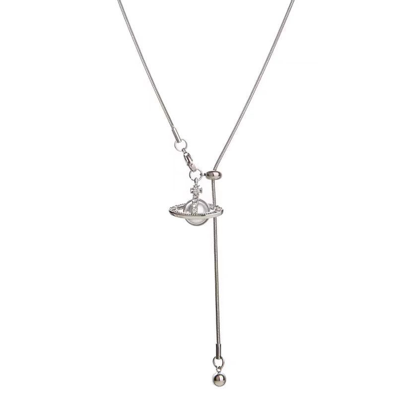 The pull-out three-dimensional planet necklace exudes a light luxury, fashionable and elegant charm. It's a versatile necklace for commuting and a sweater chain Item Picture