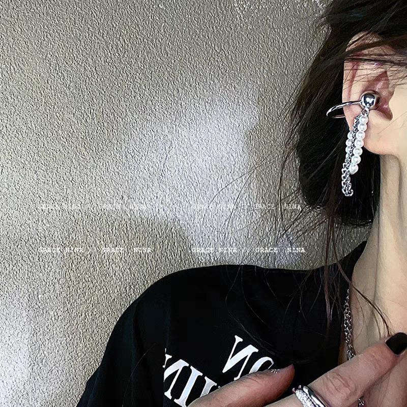 Sweet and cool girl~ Pearl chain ear bone clip design sense ear clip, women's no-ear hole earrings, cold style hip-hop earrings Application Scenario
