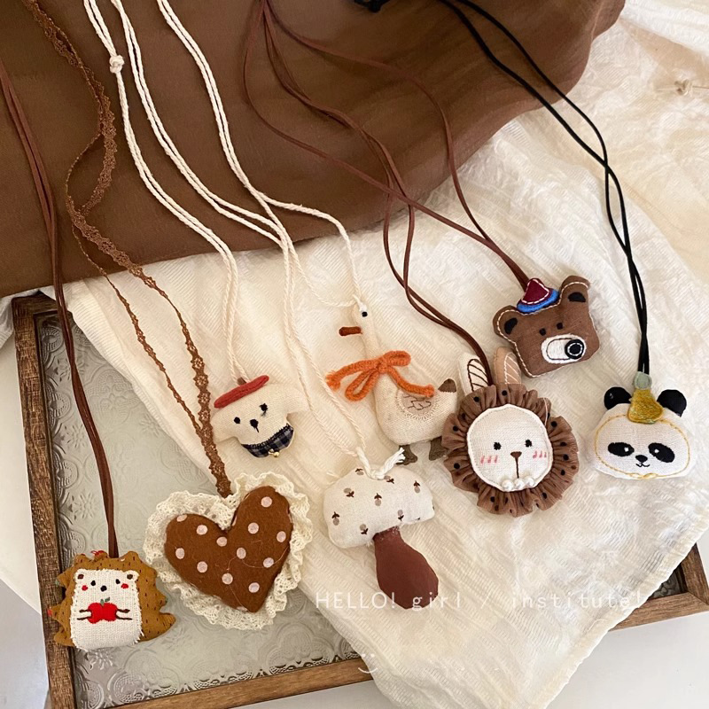 Cute autumn and winter plush toys, adorable pet figurines, girl cartoon animal backpack pendants, artistic and retro pendants full figure