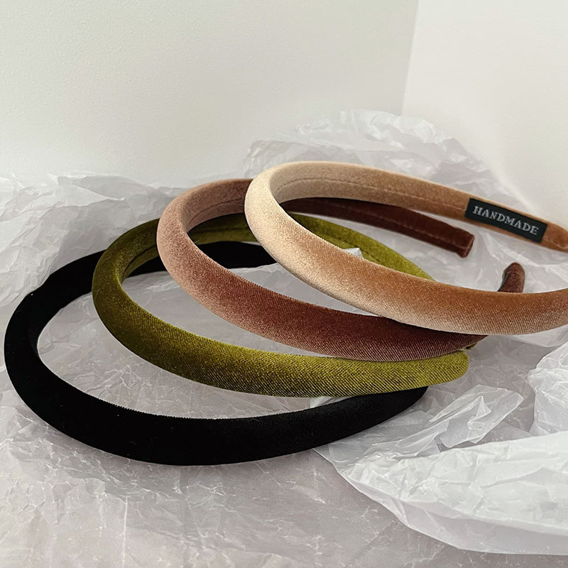 Classic velvet hairband, fine quality, retro and versatile, high-end headband, French hairpin, velvet surface, Hong Kong-style hair accessory Application Scenario