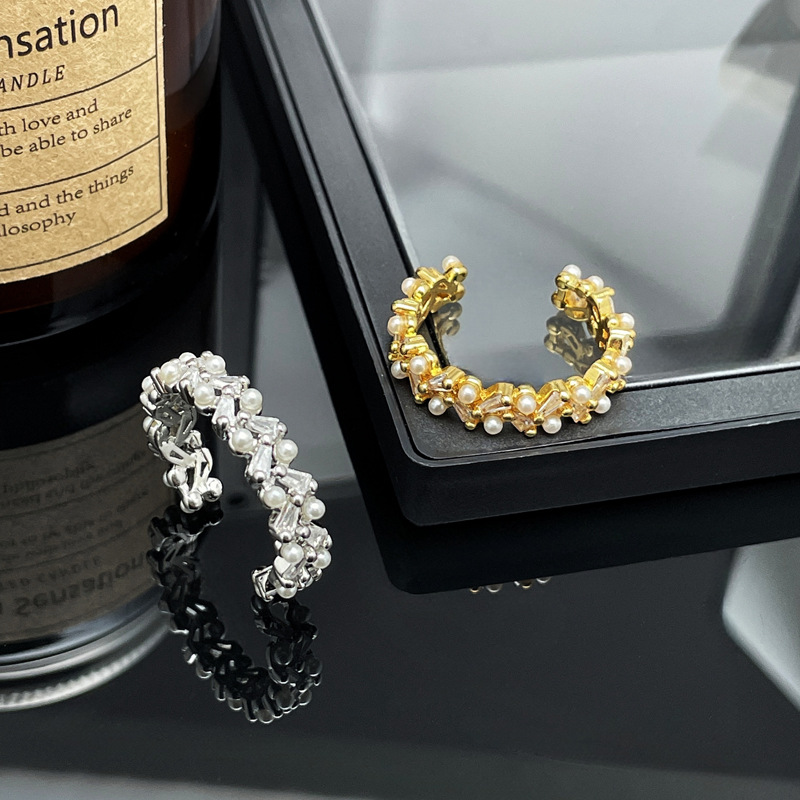 Double-row pearl zircon ring for women, light luxury, niche design, high-end, simple, individual, fashionable and exquisite open ring Application Scenario