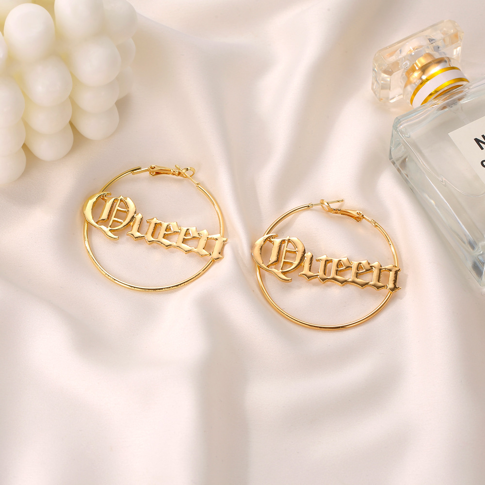 European and American style exaggerated round letter earrings, cold style and grand queen earrings cross-border accessory wholesale Application Scenario