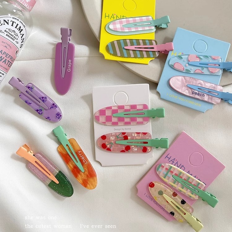 The printed seamless hair clip is sweet and cute. It's a new spring and summer style hair clip for children. It's stylish and versatile for girls and students details Picture