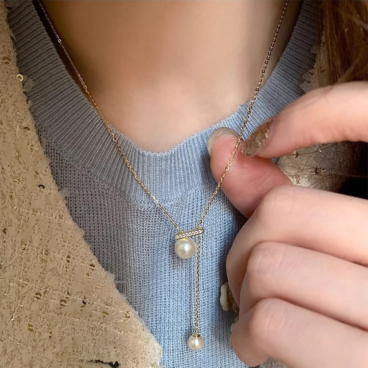 Light luxury zircon pearl balance beam pull-out necklace for women, a unique, fashionable and simple style, versatile collarbone chain details Picture
