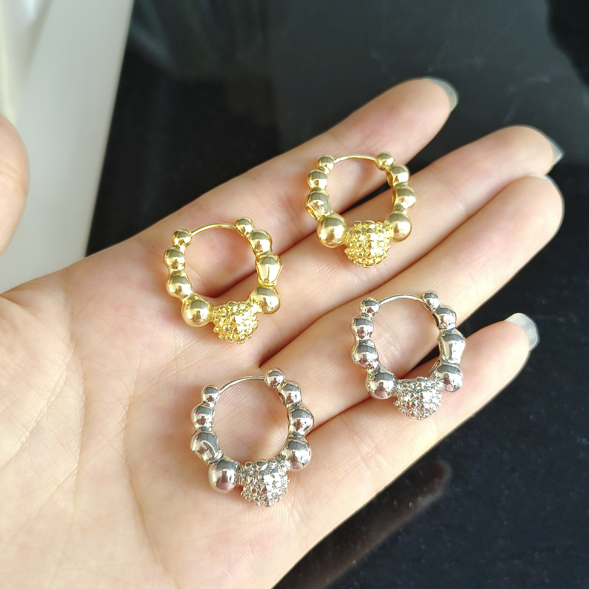 European and American ins round ball earrings for women, light luxury, exquisite, versatile and niche design, daily commuting ear buckles for women, wholesale from the manufacturer Specification drawing