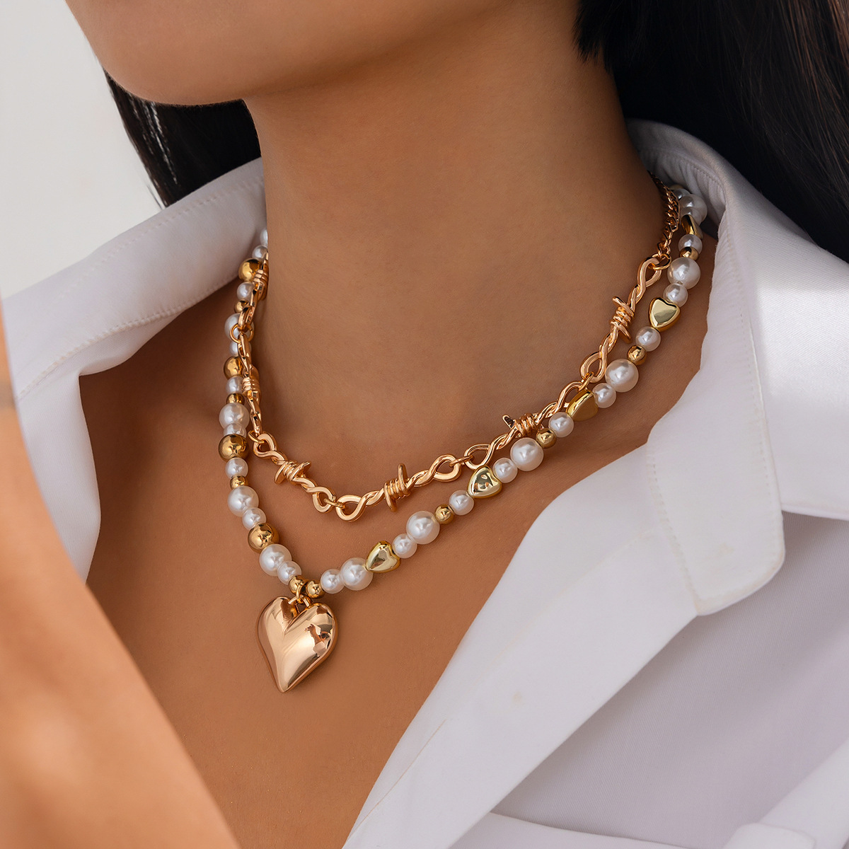 European and American cross-border jewelry, fashionable heart-shaped alloy pendant necklace, versatile pearl beaded collarbone chain, multiple layers full figure