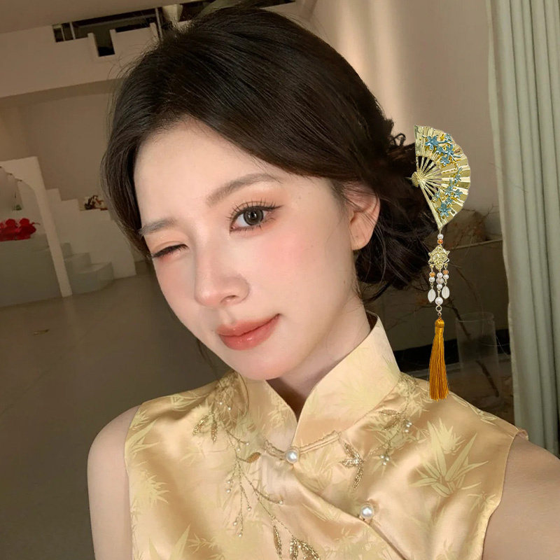New Chinese-style fan-shaped tassel hairpins for women, a niche and high-end U-shaped hairpin, a cheongsam ancient-style hairpin accessory Application Scenario