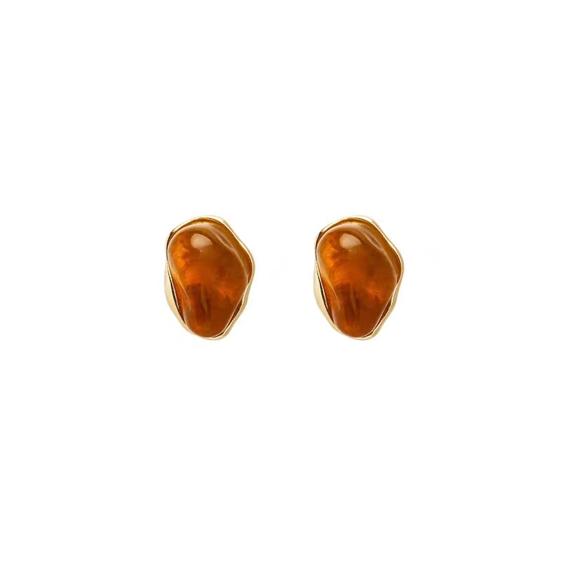 Maillard style ~ Amber stud earrings for women, retro Hong Kong style, high-end look, unique design, internet-famous style earrings Item Picture
