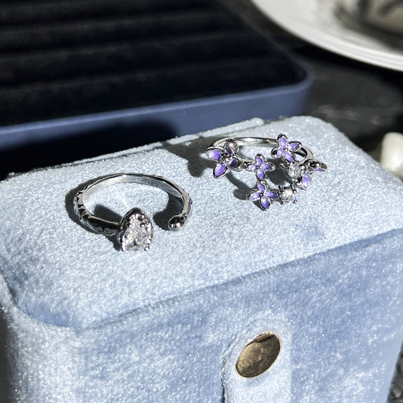 The Korean version of the super fairy-like purple three-dimensional flower opening ring for women, with water drop and diamond inlays, is a light luxury and exquisite versatile ring trend Application Scenario