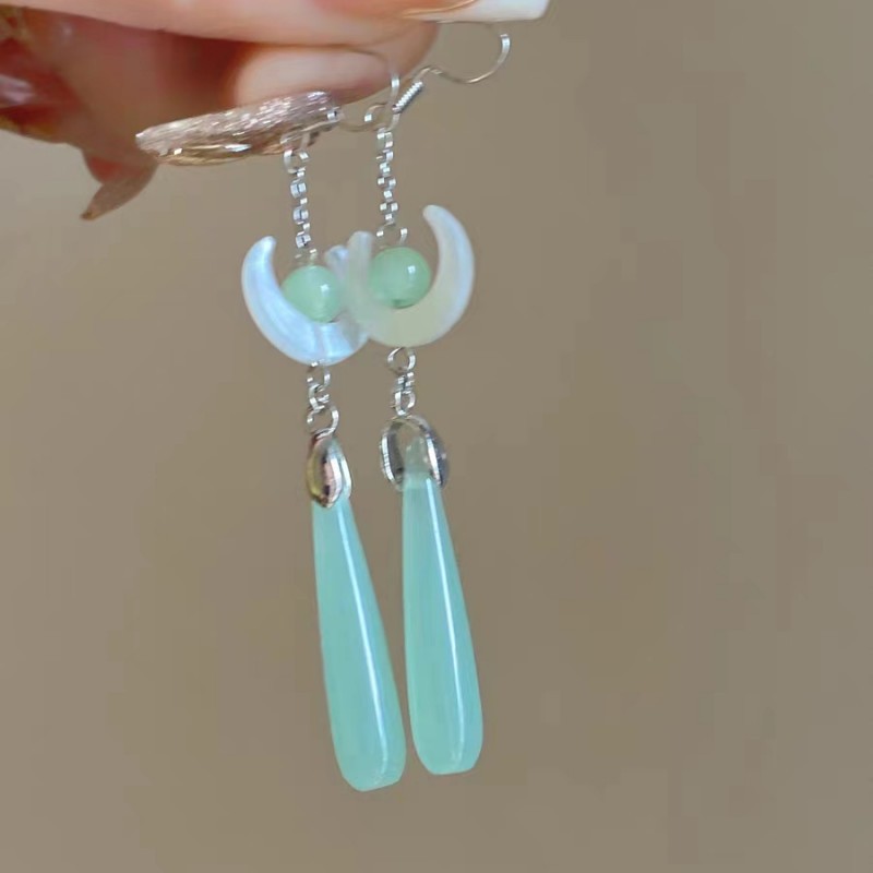 【 Moon Rises over the Sea 】 The same new Chinese-style anti-jade moon tassel earrings for women, a niche design with a national trend style Specification drawing