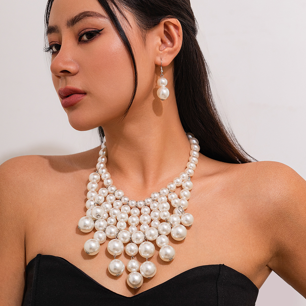 European and American cross-border jewelry, personalized pearl tassel necklace set, exaggerated geometric round bead multi-layer collarbone chain full figure
