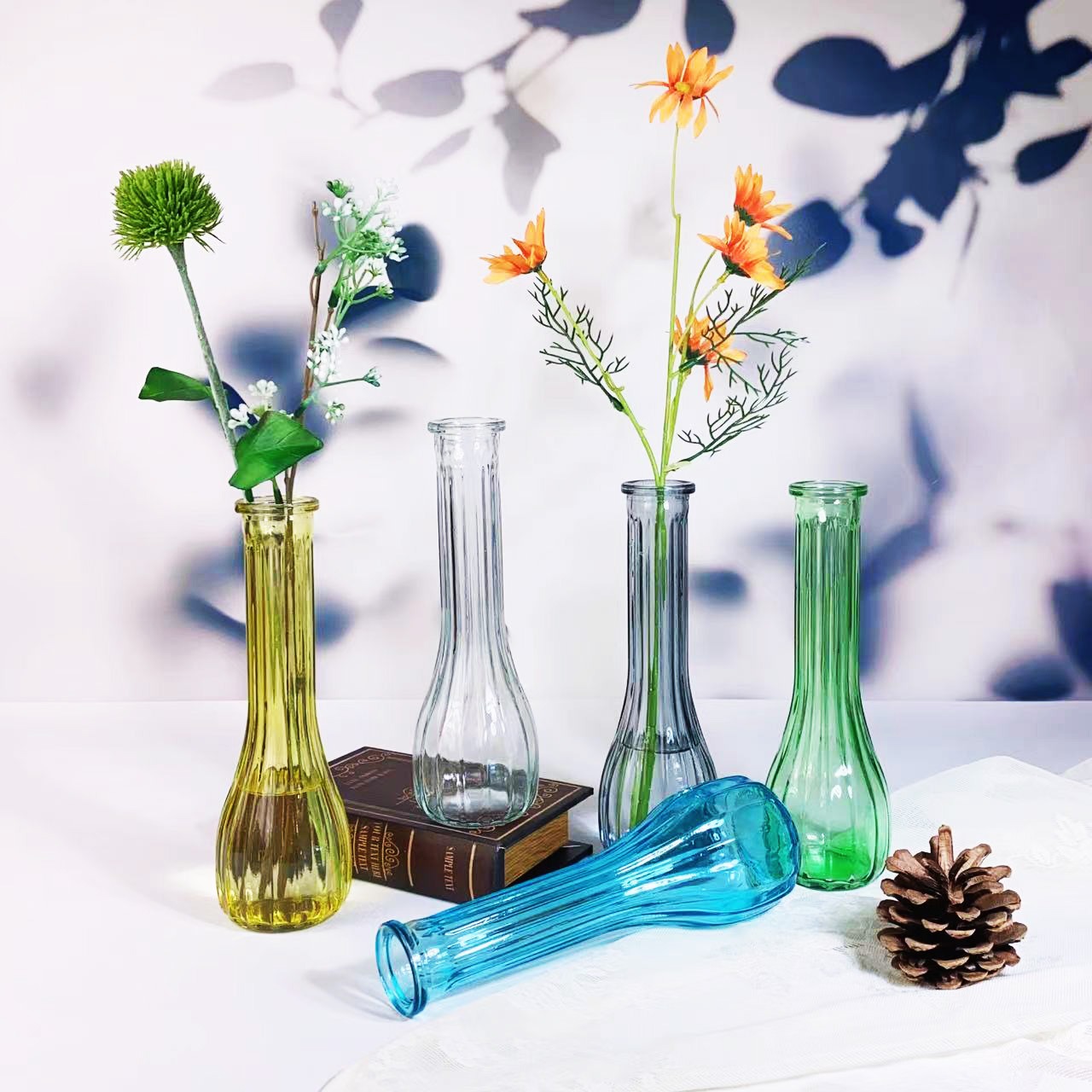 French retro embossed glass mini vase, InS-style transparent hydroponic flower arrangement vase, desktop decorative item full figure
