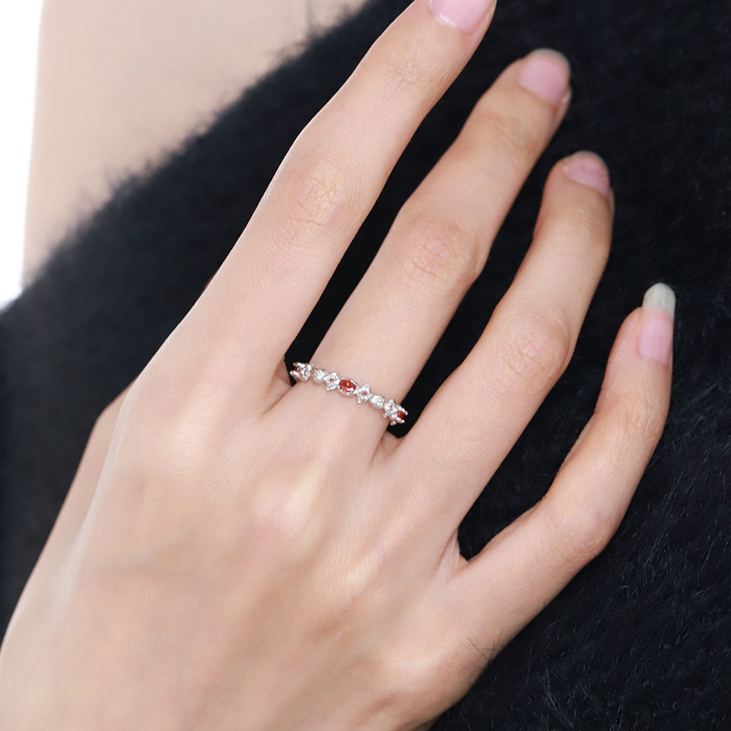 A niche design with a sweet and cool style, this red zircon open-top ring exudes a feminine, light luxury and high-end feel. It is an exquisite and versatile food ring Specification drawing