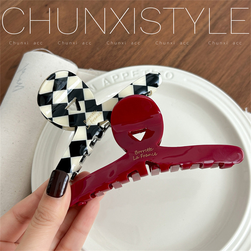 Korean FRANCE acetate hairpin fashionista, French high-end style, large shark hairpin, high-volume hairpin for women Application Scenario