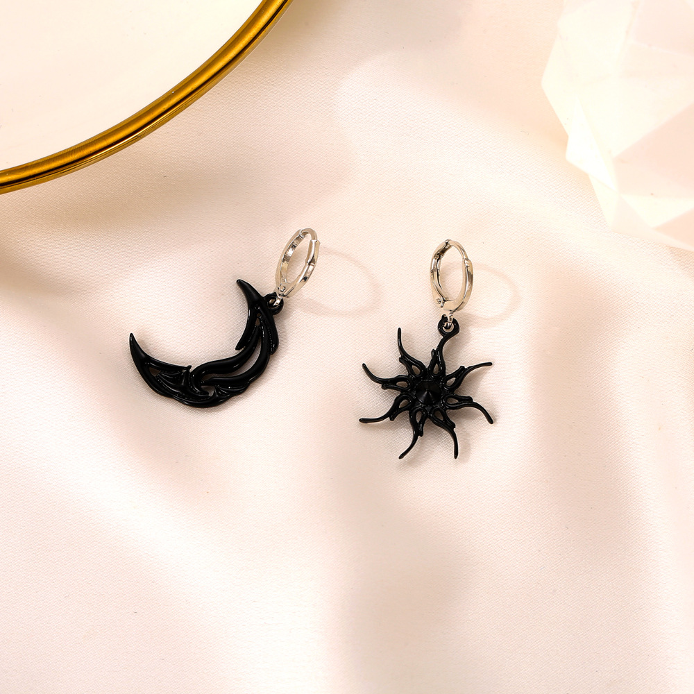 New cross-border minimalist sun and moon earrings, personalized asymmetrical abstract earrings, short hollowed-out star and moon ear buckles Application Scenario