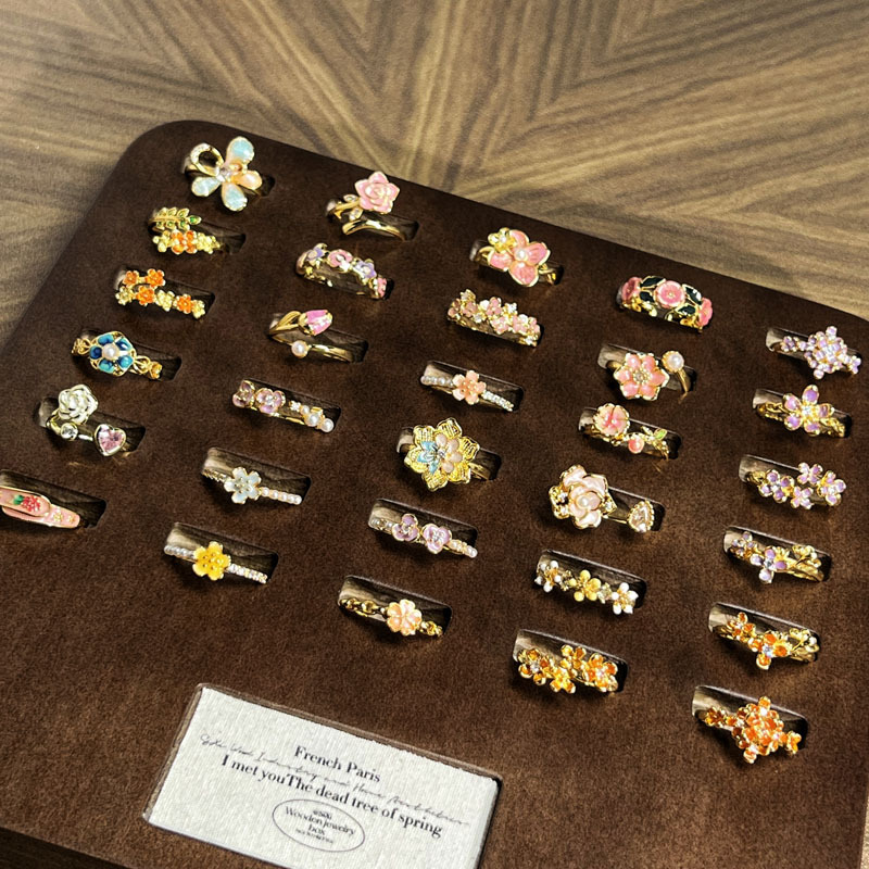 Wholesale hot-selling cross-border InS-style "A Hundred Flowers in Full Bloom" series of retro flower light luxury high-end rings and personalized accessories full figure