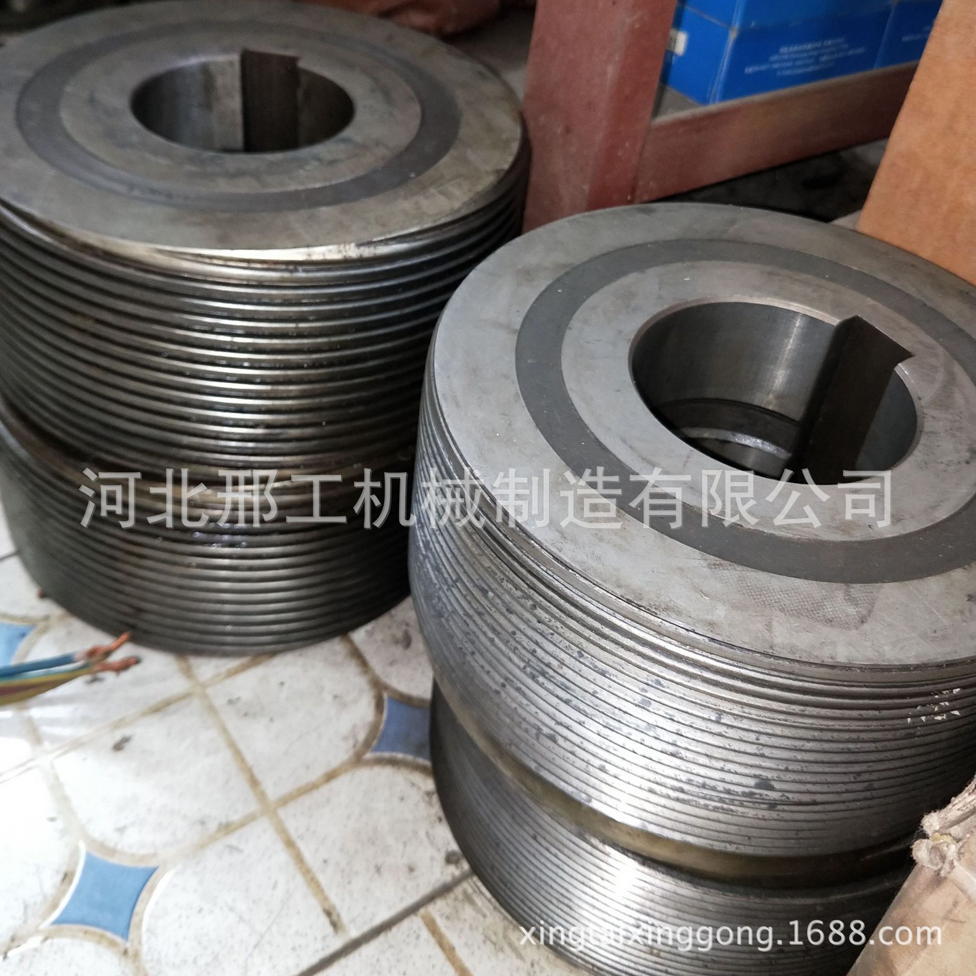 Thread rolling wheel dies, thread rolling wheels of various pitches, thread rolling dies, 54-hole and 75-hole thread rolling machine parts details Picture