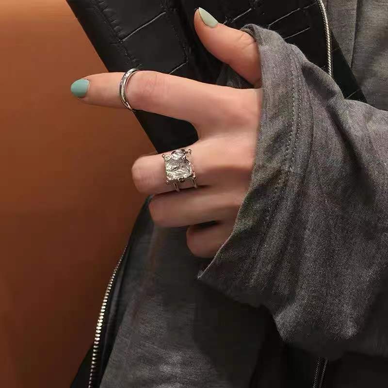 A square tin foil pleated zircon ring with a unique design sense, retro ins cold style, and a distinctive open ring details Picture