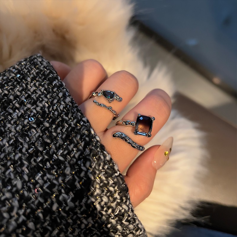 ins niche retro dark style lava personality gradient zircon ring, high-end design sense open index finger ring for women Application Scenario