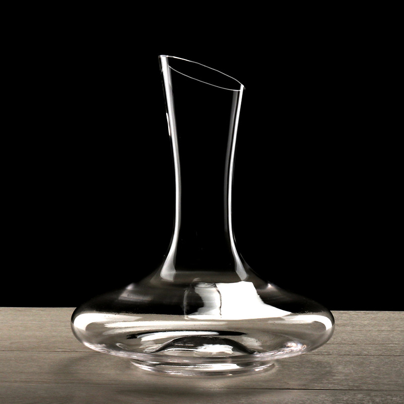 Wholesale handcrafted crystal decanter with a slanted mouth and no handle, large-belted decanter, cold-cut red wine decanter details Picture