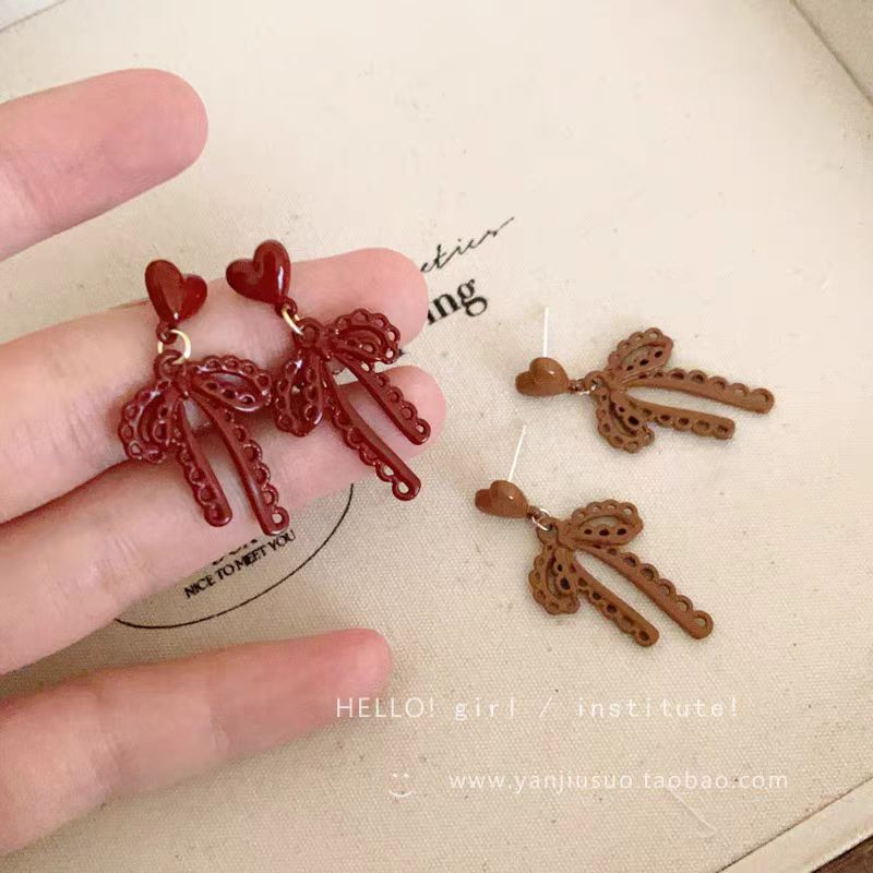 Retro wine-red heart-shaped bow earrings, Hong Kong-style, niche and high-end stud earrings, versatile earrings for daily commuting details Picture