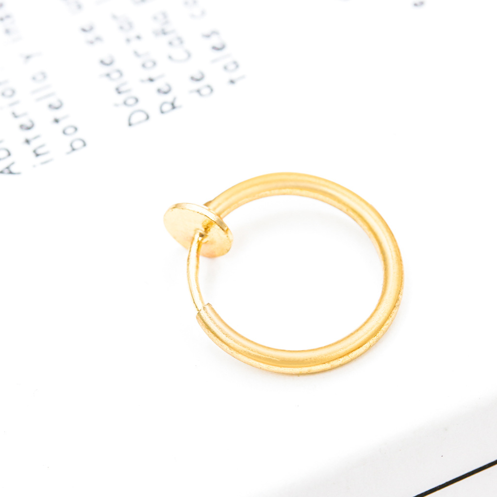 European and American foreign trade simple and small circle single earrings, Korean style fashionable single without ear holes, ear clips and nose rings Application Scenario