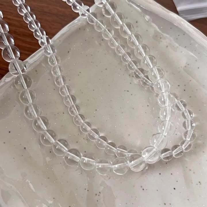 Summer ice-like white crystal glass high-transparency necklace, a niche design for women, versatile and simple round bead collarbone chain necklace for women full figure