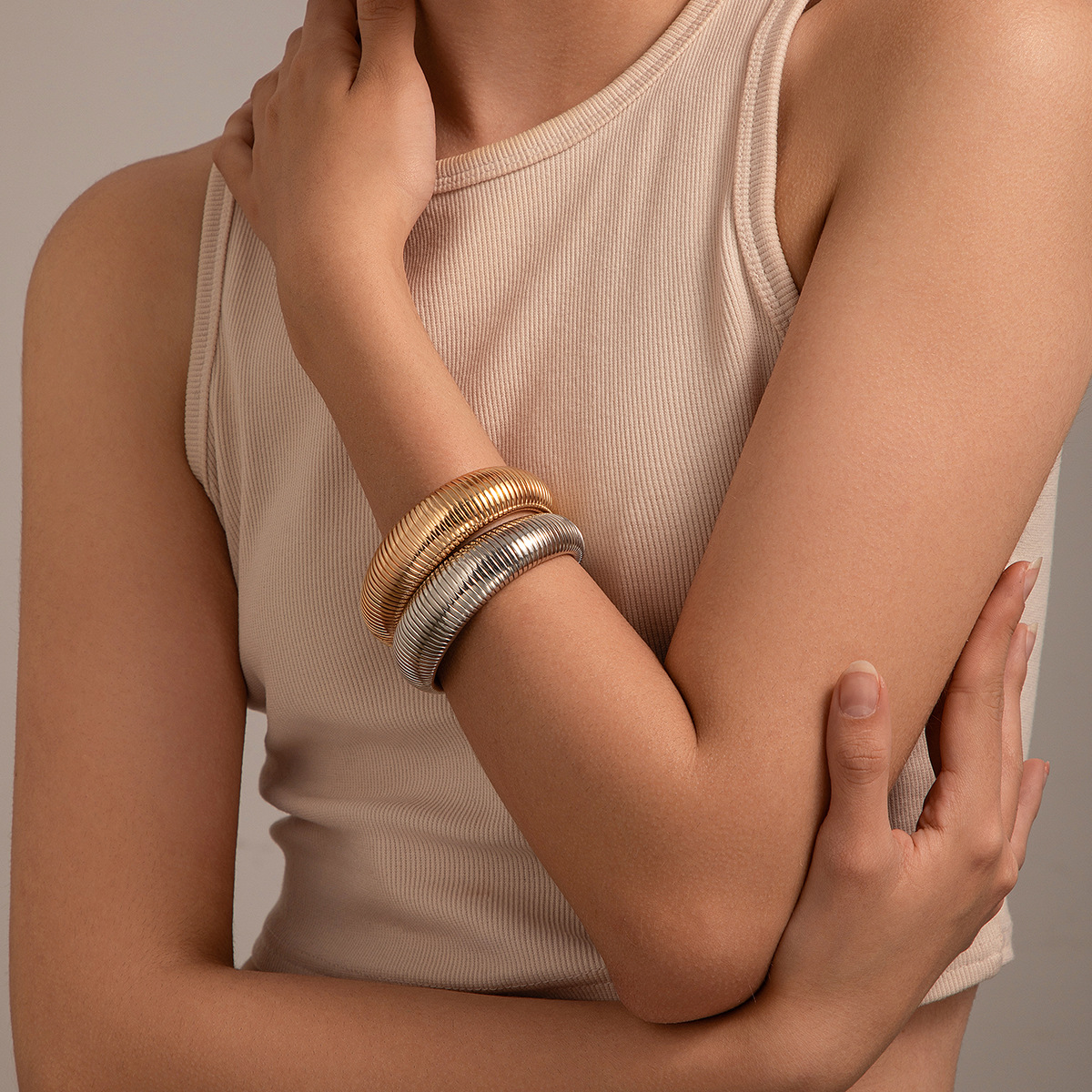 European and American cross-border jewelry geometric metal fashion bracelet bracelet exaggerated snake bone line African collar details Picture