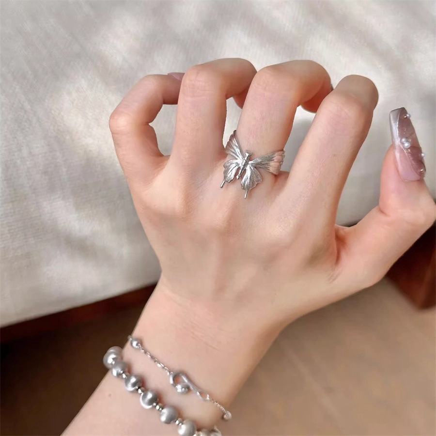 Exquisite retro brushed butterfly girl mid-style light luxury high-end index finger ring, fashionable and niche design open ring full figure