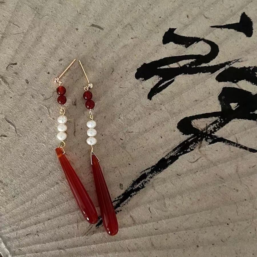 New Chinese-style pearl water drop pendant earrings, retro stud earrings, women's niche high-end style, versatile earrings Application Scenario