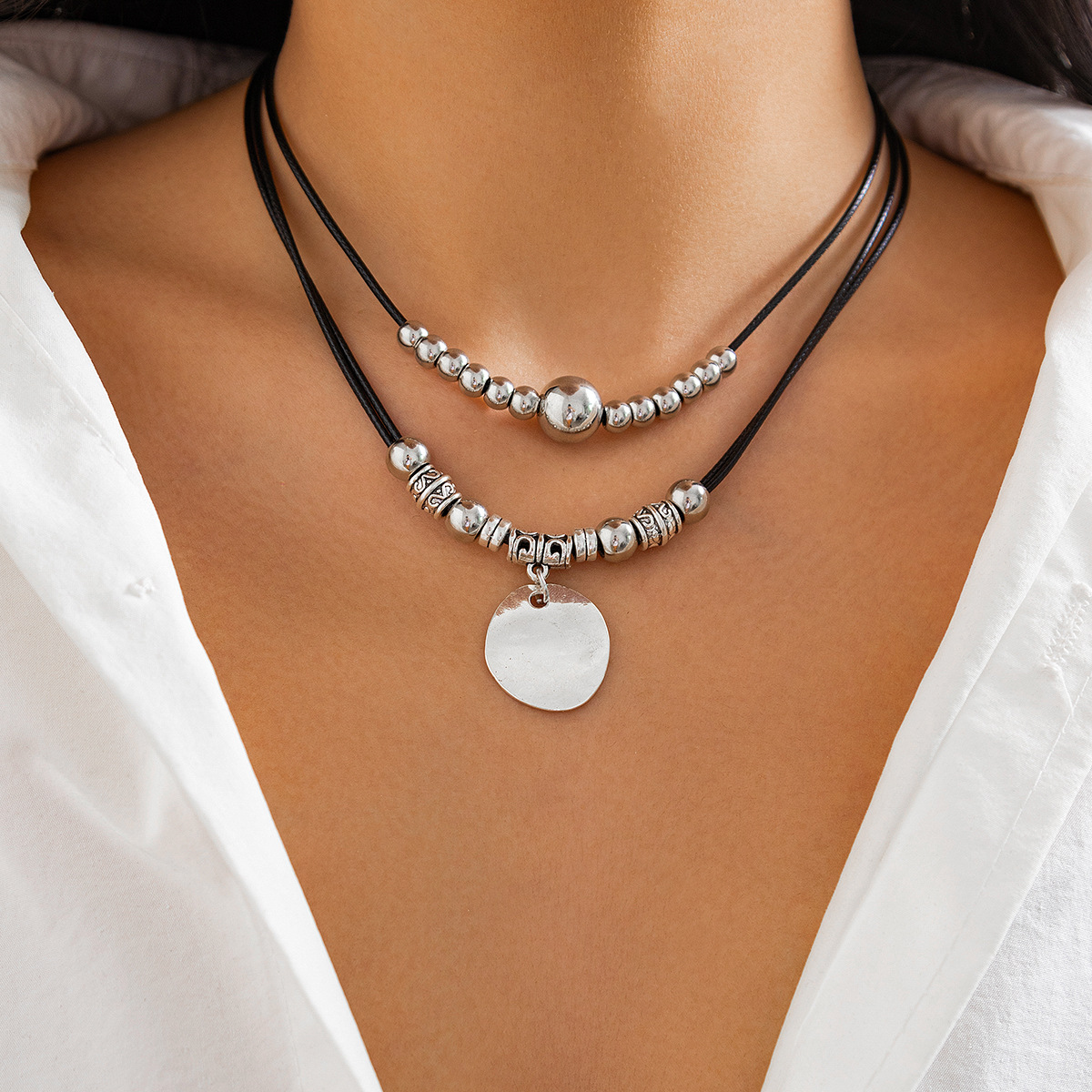 European and American cross-border jewelry, retro leather wax thread round piece pendant, collarbone chain, simple metallic feel, beaded multi-layer necklace full figure