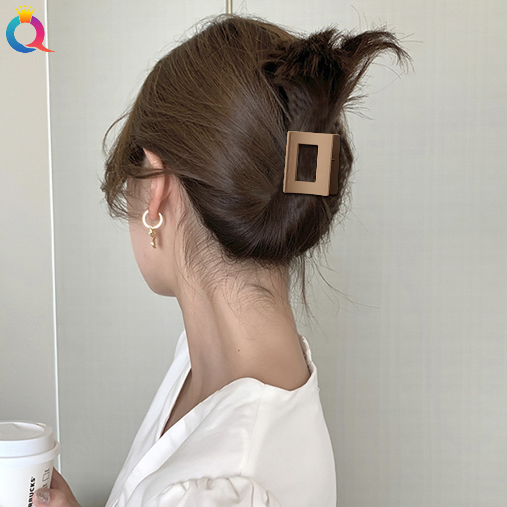 Qiyue Korean-style hair accessories, coffee-colored shark clips, matte hair clips, fashionable clips, updo hair grabbers, hot-selling accessories in Yiwu Specification drawing