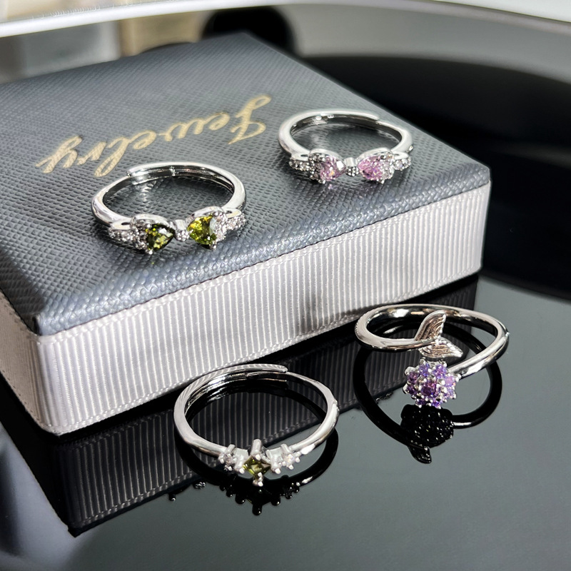 Minimalist plain circle purple diamond fish tail sweet and cool open ring for women, unique and high-end olive green bow ring Specification drawing
