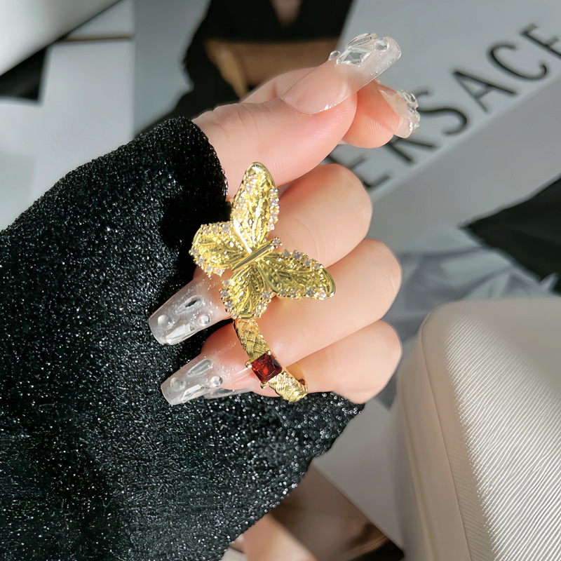 The new exaggerated three-dimensional butterfly opening ring for women with micro-settings features a niche design and a refined, individualistic European and American style, making it a trendy index ring details Picture