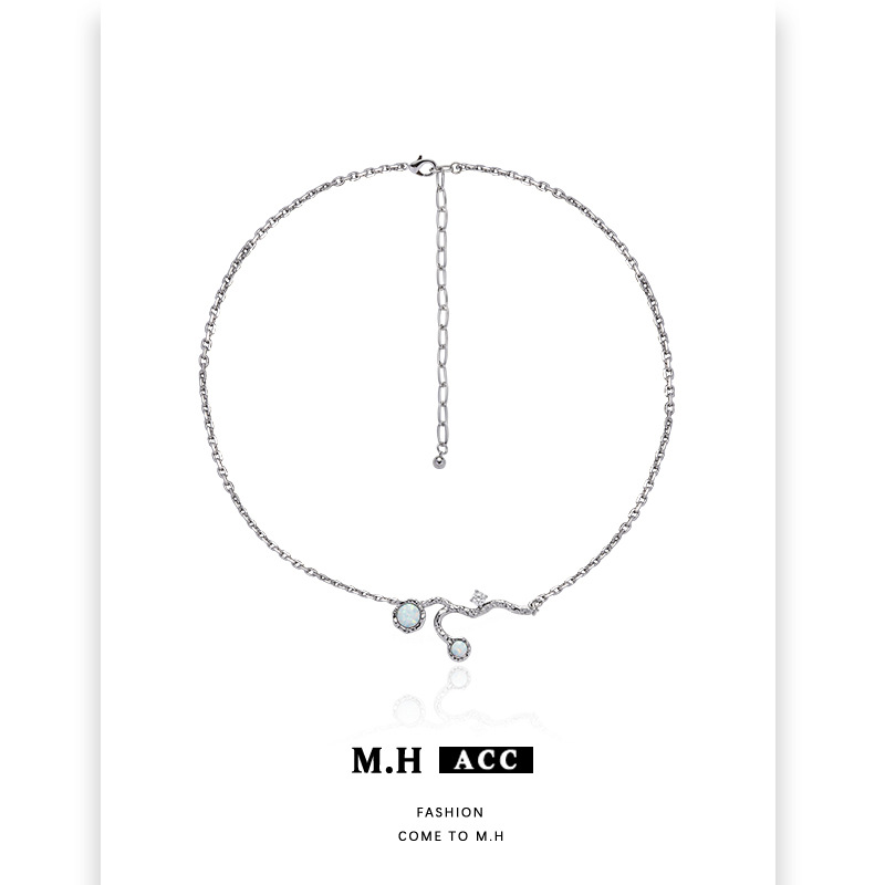 Korean-style Opal stone necklaces are versatile and elegant for women. Wholesale of cold collarbone chains with exquisite and high-end chain necklaces is a trend full figure