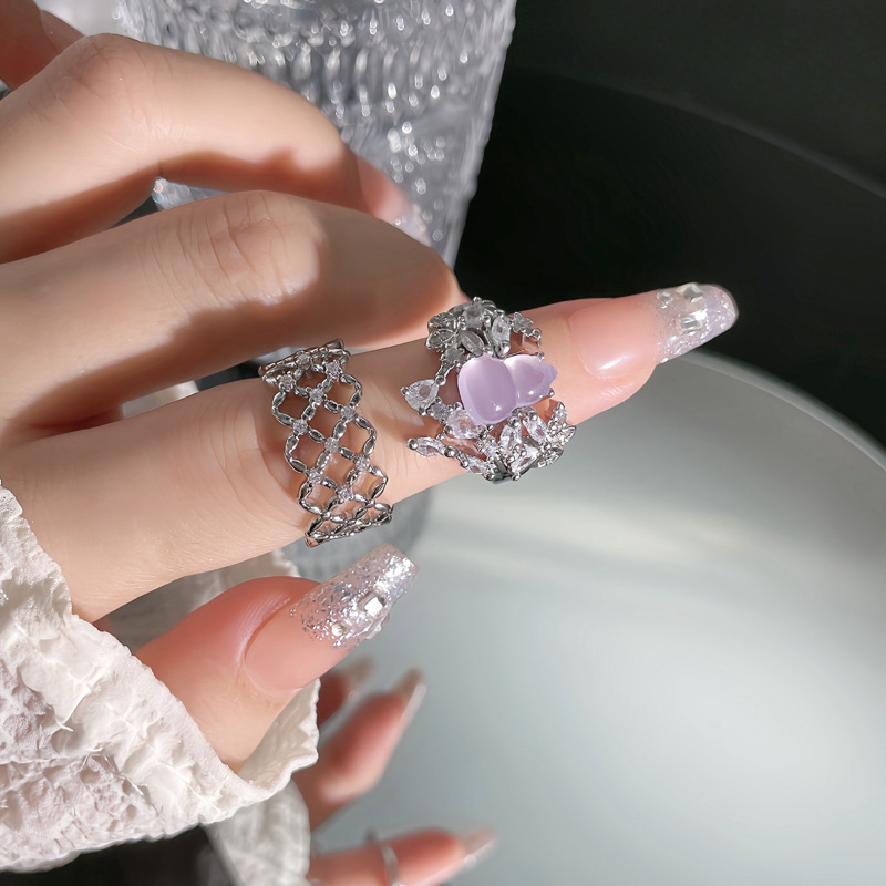 A retro new Chinese court-style flower branch-wrapped gourd ring for women with micro-inlays, simple and hollowed-out, high-end and niche ring details Picture