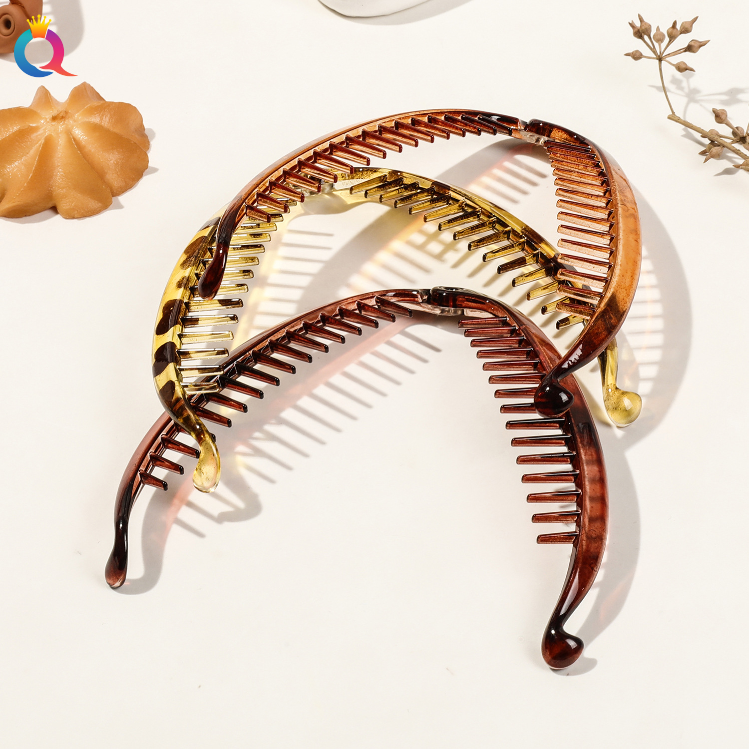 Qiyue Cross-border Bestsellers: Banana and fish clips, hairpin, fashionable comb, lazy person's hair comb, simple and fashionable hair accessories wholesale Application Scenario