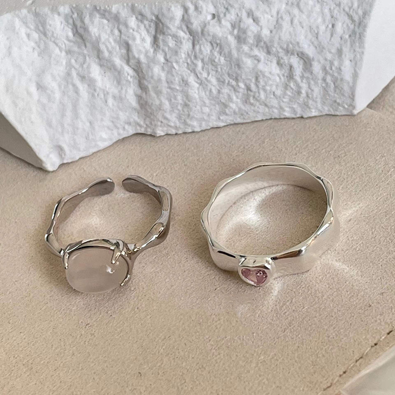 Pink diamond heart-shaped ring for women on Instagram, set with white agate, a niche design with a high-end and light luxury texture, a food ring details Picture