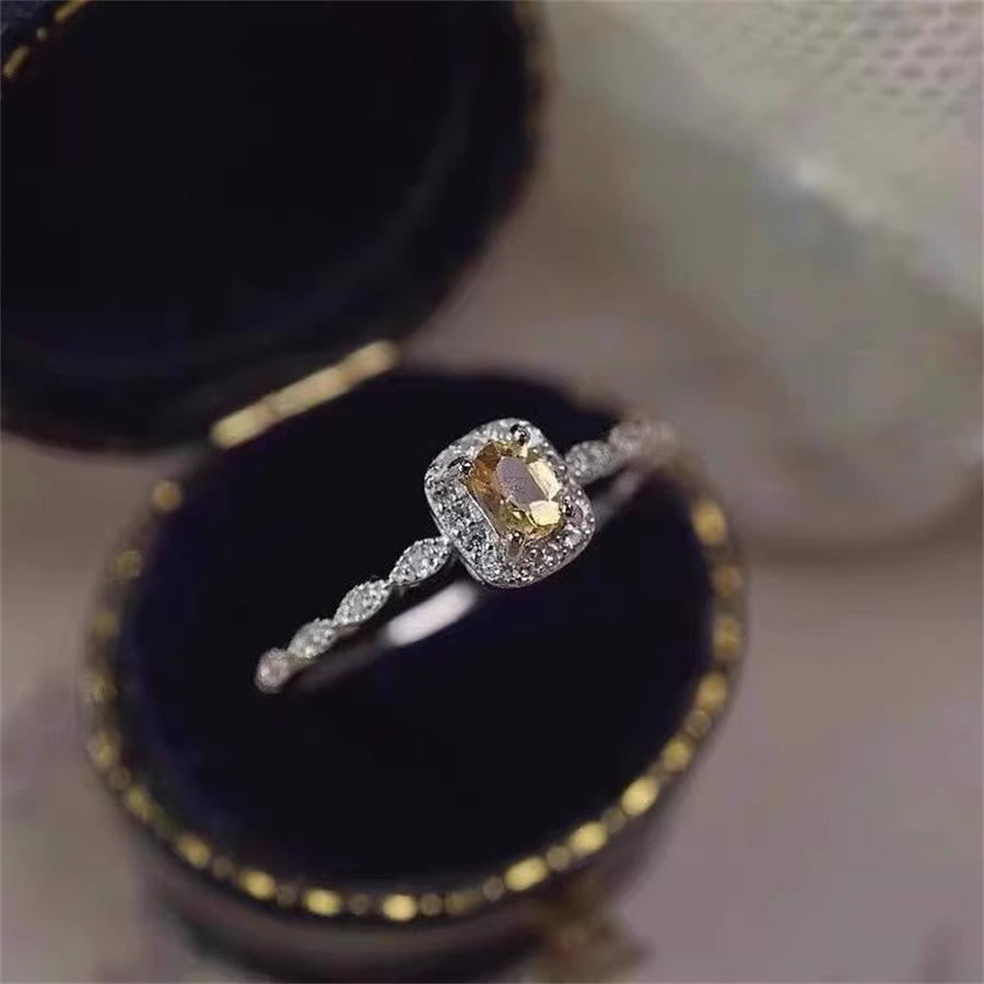 A light luxury yellow zircon open-top ring for women, a niche design with a high-end feel, is a versatile and elegant ring trend full figure