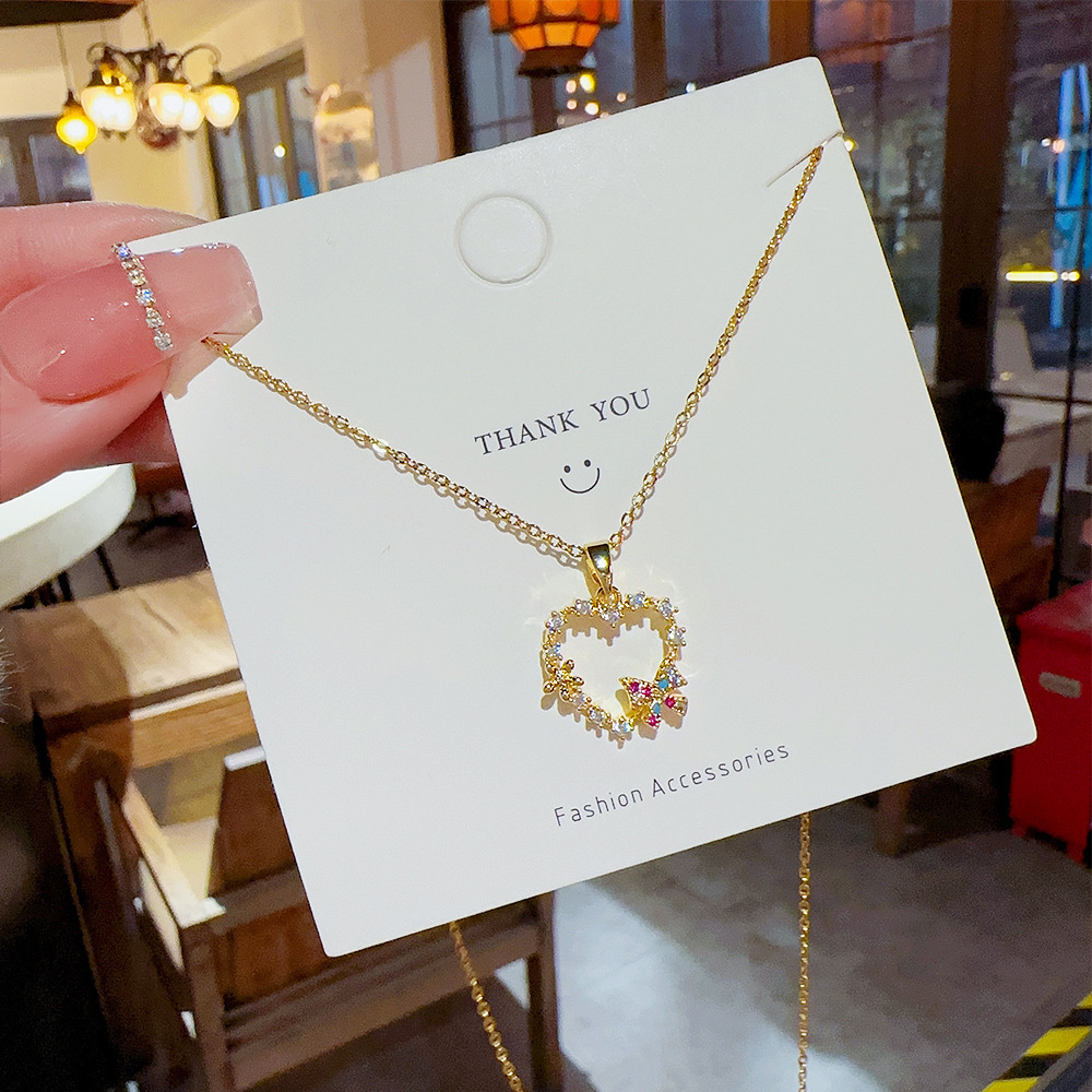 Titanium steel necklace, little champs-style heart-shaped flower collarbone chain, French court elegance, summer fresh and light forest-themed necklace full figure