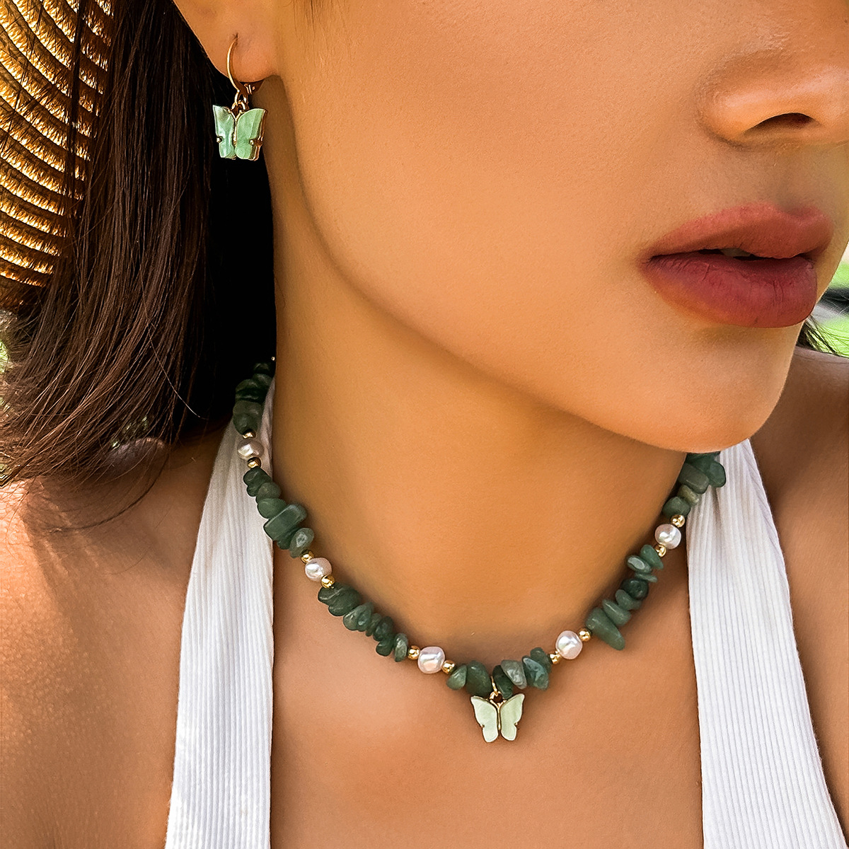 European and American cross-border jewelry, colorful dopamine crushed stone beaded collarbone chain, country-style summer necklace, butterfly necklace details Picture