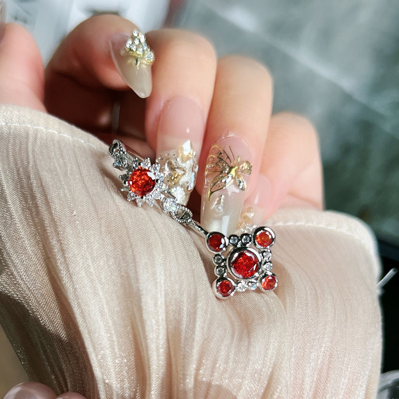 Korean-style stylish red diamond retro geometric diamond-encrusted open-mouth ring, a niche design for women, fashionable and versatile, simple ring full figure